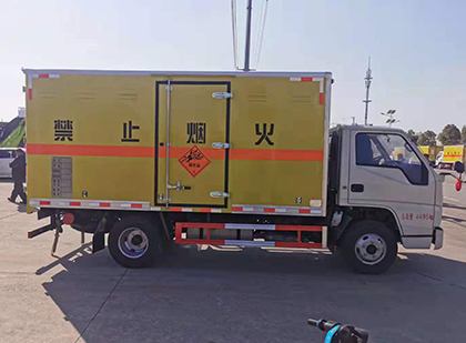 阿拉善右爆破器材运输车